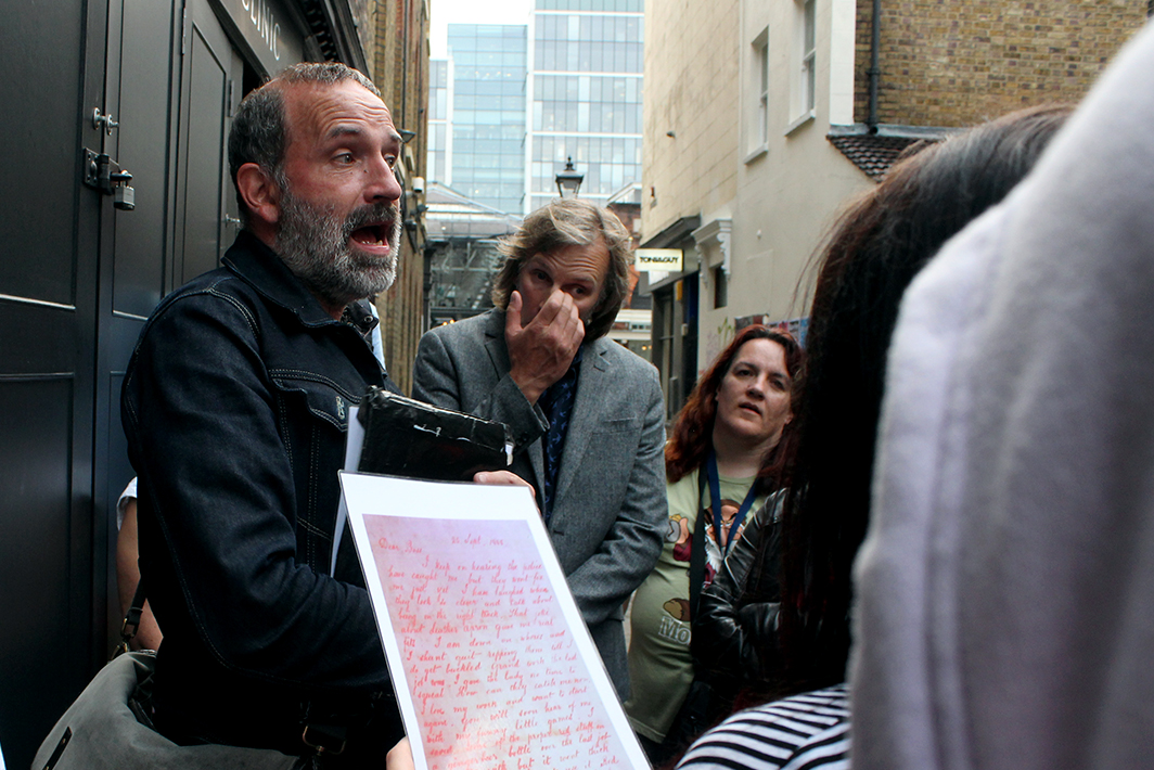 Ein tourguide fortel om breva Jack the Ripper sendte til polities og media.
