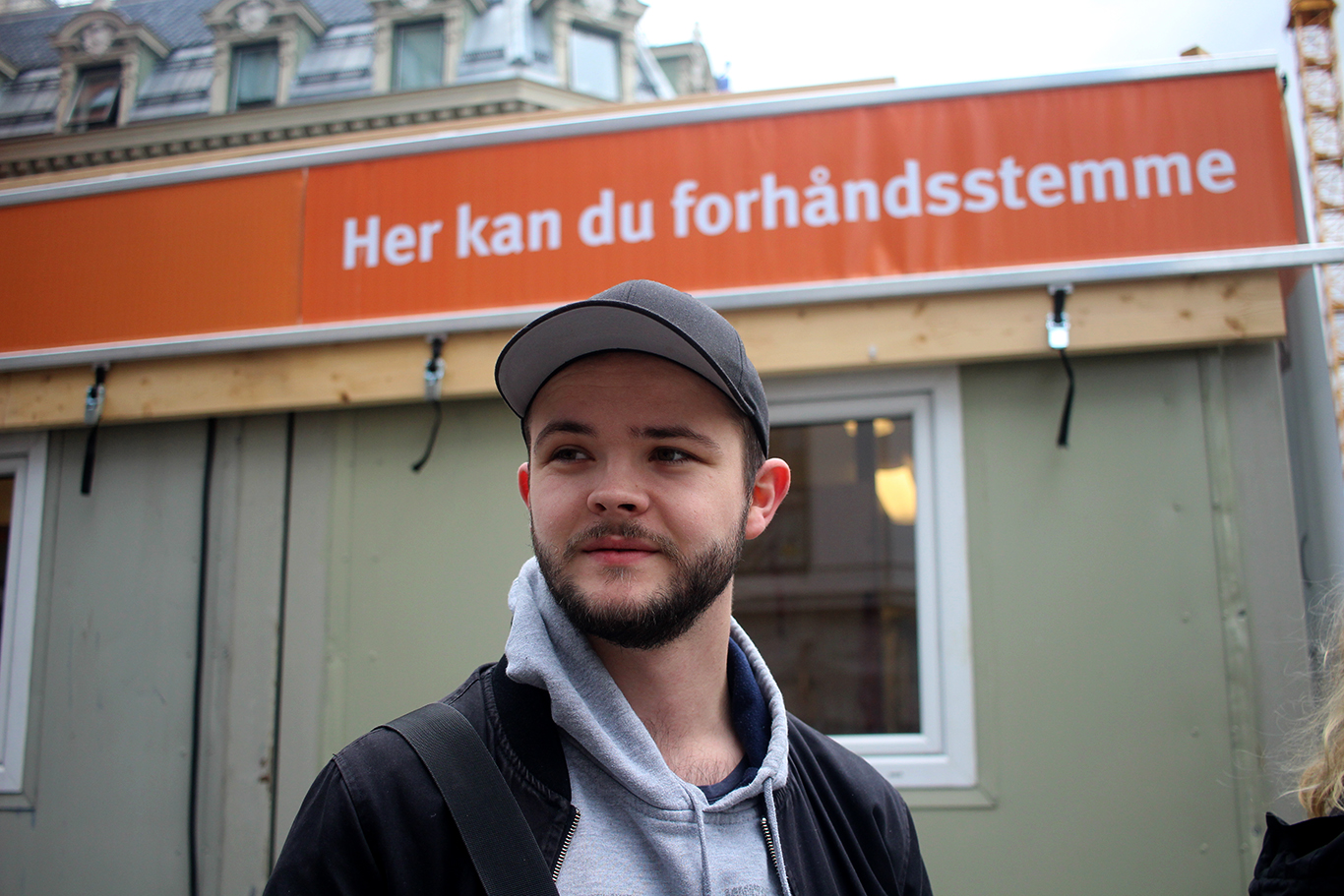 Andreas Skuggen (25) frå Ørskog førehandsstemte på Egertorget i Oslo på fredag.