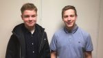 Felix L. Hammond (15) og Johannes Leidal (18) har vunne skrivekonkurransen til Framtida, Falturiltu og Magasinett.