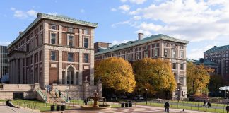 Færre internasjonale studentar vel no å reisa til USA. Her frå Columbia University i New York. Foto: King of Hearts/Wikimedia Commons