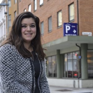 Herz (21) er spaltist i Aftenposten, jusstudent og no også bokaktuell.