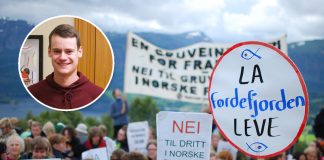 KrF-politikar Tore Storehaug (innfelt) vil ha ei ny vurdering av gruvedeponiet i Førdefjorden, som mellom andre Natur og Ungdom har kjempa mot.