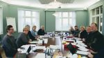Venstre, Høgre og Framstegspartiet har dei siste vekene forhandla om ein ny regjeringsplattform på Jeløya utanfor Moss.