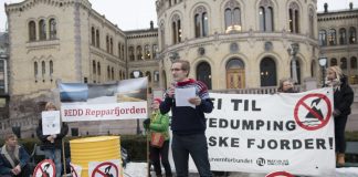Sindre Hornnes frå aksjonen utanfor Stortinget. Foto: AuF
