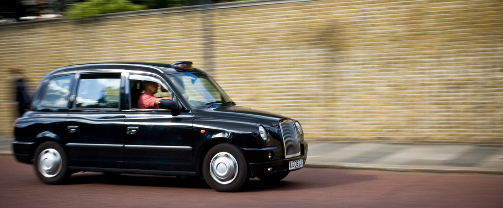 Folk flest treng kart for å orientere seg. Men drosjesjåførane i London må pugge alle gater, landemerke, restauranter utanåt. Foto: Lauchlin Wilkinson/Flickr