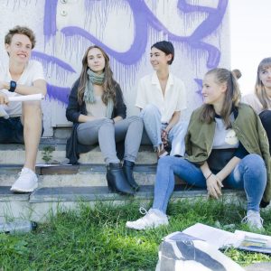 – Ein sjølv er den viktigaste kjelda til eigen lykke – og eigen sorg, Anna Rosenlund (midten), saman med (f.v) Jakob Norbakken, Violetta Peschanskaya, Vilde Leion og Hedvig Pedersen.