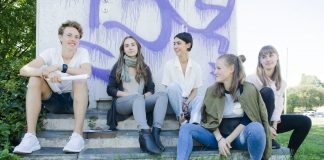– Ein sjølv er den viktigaste kjelda til eigen lykke – og eigen sorg, Anna Rosenlund (midten), saman med (f.v) Jakob Norbakken, Violetta Peschanskaya, Vilde Leion og Hedvig Pedersen.