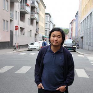 Den nye boka til Brynjulf Jung Tjønn tek føre seg vald mellom mor og dotter. Foto: Johanne Flottorp / NPK
