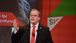SV-politikar Eirik Faret Sakariassen håpar å styrke nynorsken. Foto: Marius Nyheim Kristoffersen/SV
