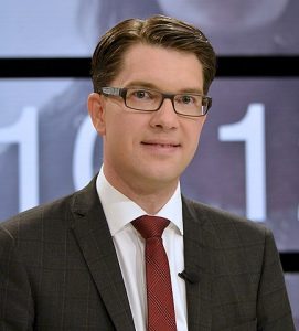 Partileiaren i Sverigedemokraterna, Jimmy Åkesson, fotografert i samband med sluttdebatten i SVT før valet i 2014. Foto: Frankie Fouganthin, CC BY-SA 4.0