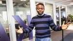 Adebayo Alonge vart sjuk av falsk medisin. Apparatet som han har utvikla for å avsløre uekte medisinar, kan redde hundretusenvis frå same skjebne.