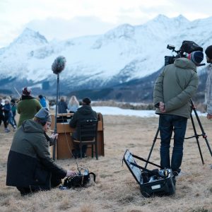 PROFFT: Initiativtakarane bak dansefilmane har lagt vekt på å skapa proffe og fengjande filmar. Her frå opptak i Sykkylven i Møre og Romsdal. Foto: Halldis Folkedal / Noregs Ungdomslag