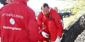 Kronprins Haakon fekk ansvaret for blodtilførselen og for å halde beinet som skulle amputerast roleg. Foto: Terje Pedersen / NTB scanpix