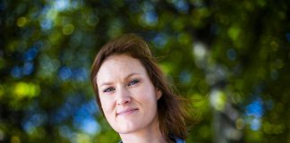 – Eg elskar «Sofies Verden» – og no prøver eg sjølv å gjere filosofi meir tilgjengeleg, seier Agnes Ravatn – klar med boka «Stoisk uro». Foto: Håkon Mosvold Larsen / NTB scanpix / NPK
