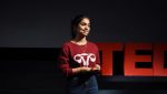I fjor deltok Amika George på ein TEDx-arrangement der ho fortalte om #freeperiods. Foto: Wen-Yu Weng, TEDx CoventGardenWomen