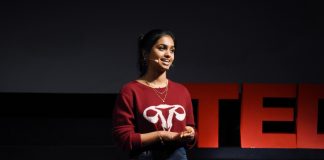 I fjor deltok Amika George på ein TEDx-arrangement der ho fortalte om #freeperiods. Foto: Wen-Yu Weng, TEDx CoventGardenWomen