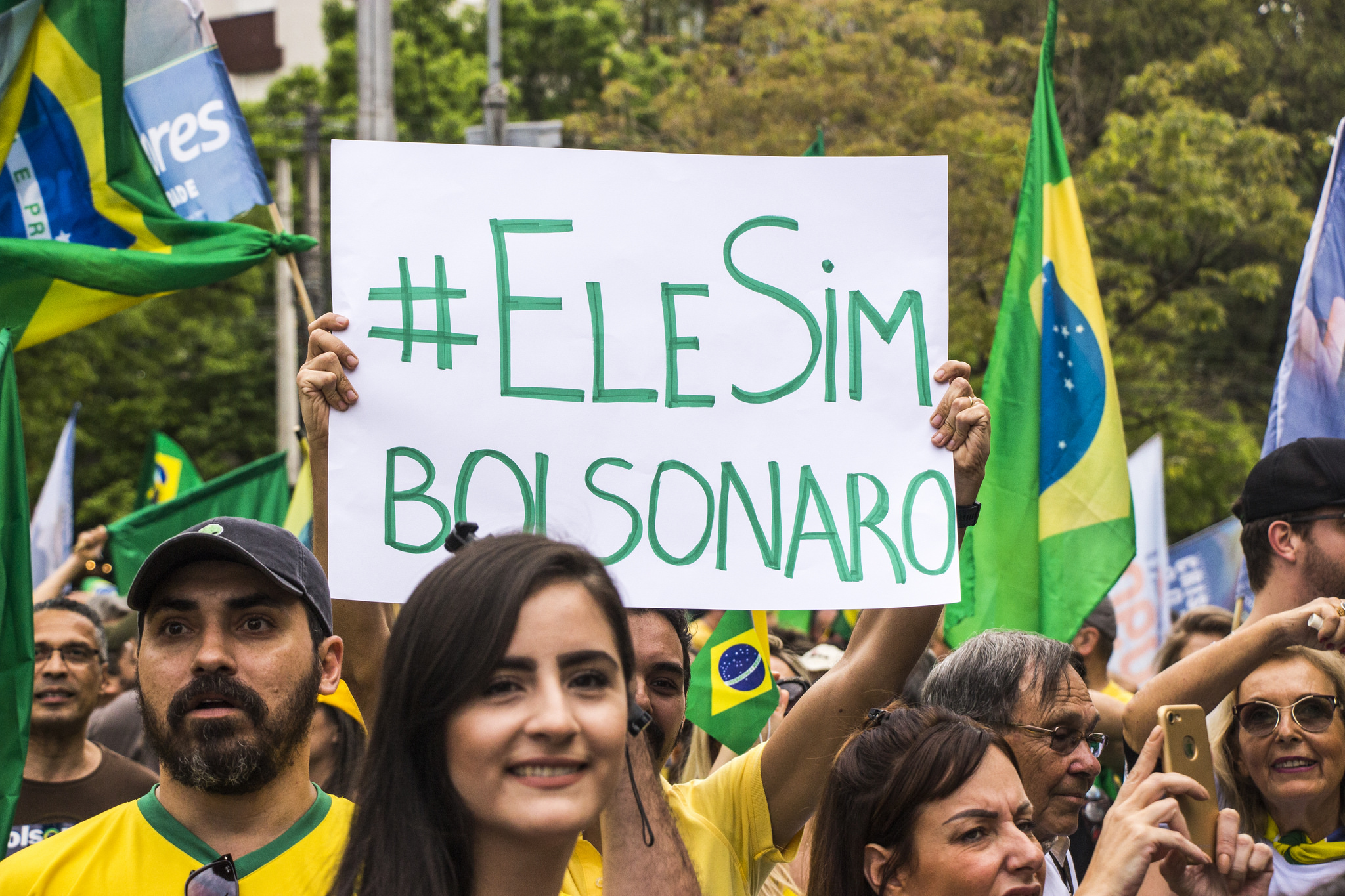 Medan motstandarane av Jair Bolsonaro robar #elenao, går forkjemparane under parola #elesim. Foto: Bernardo Speck, Flickr