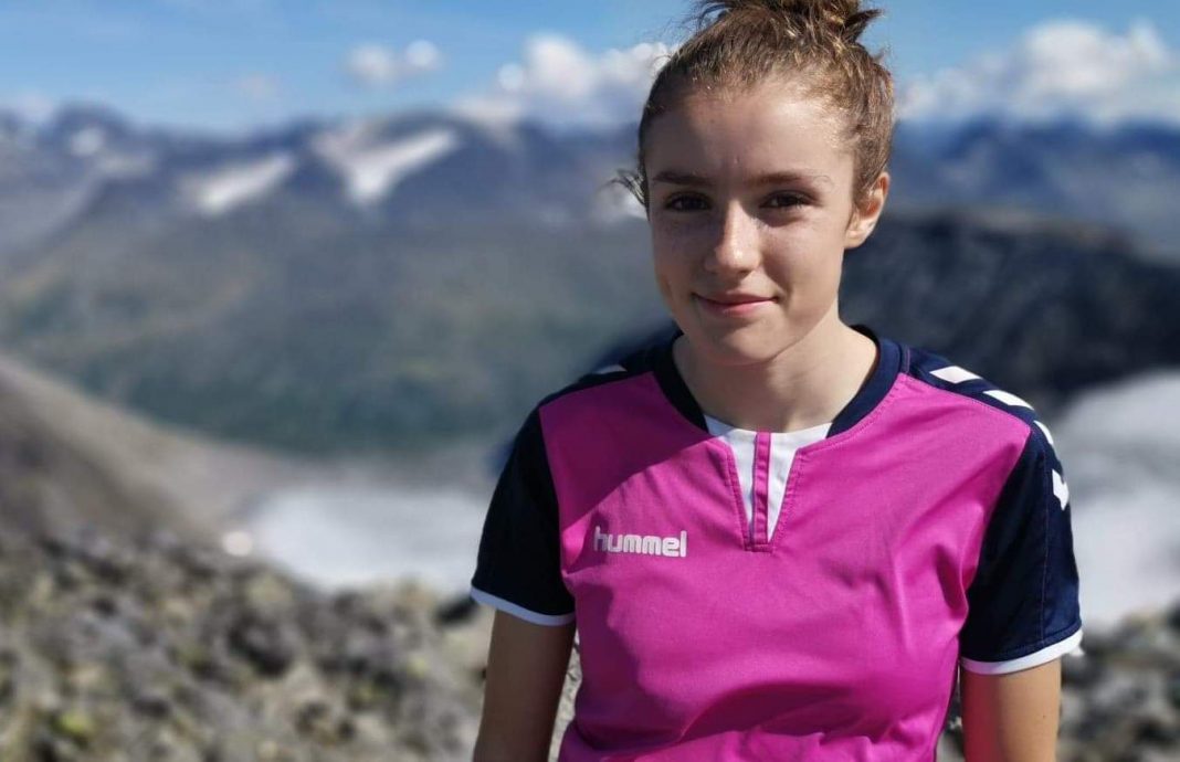 Nora Aouina frå Lom