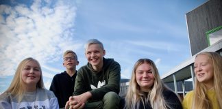 generasjon korona Mathea Onarheim Grønnevik (15), Håvard Folgerødholm (15), Jonatan Furnes (14), Edith Nilsen Ådnanes (15) og Ylva Våge Bjørklund (14) er elevar på Bremnes ungdomsskule og har spelt inn små videoar om koronatida.