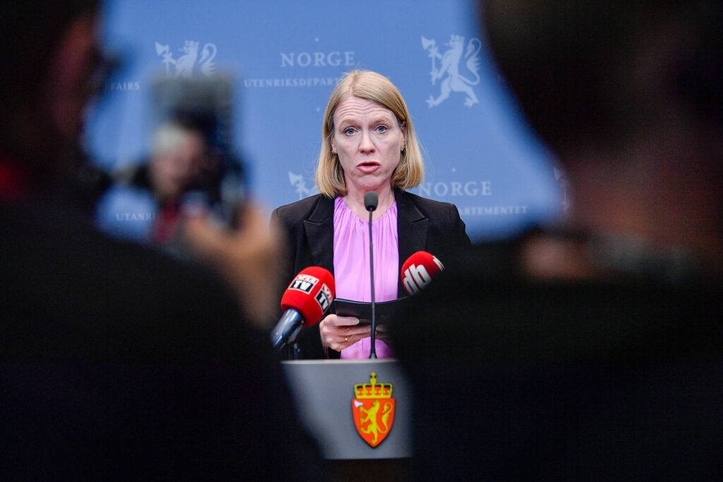 Anniken Huitfeldt på pressekonferanse.