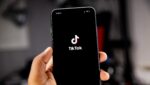Telefon med TikTok-appen
