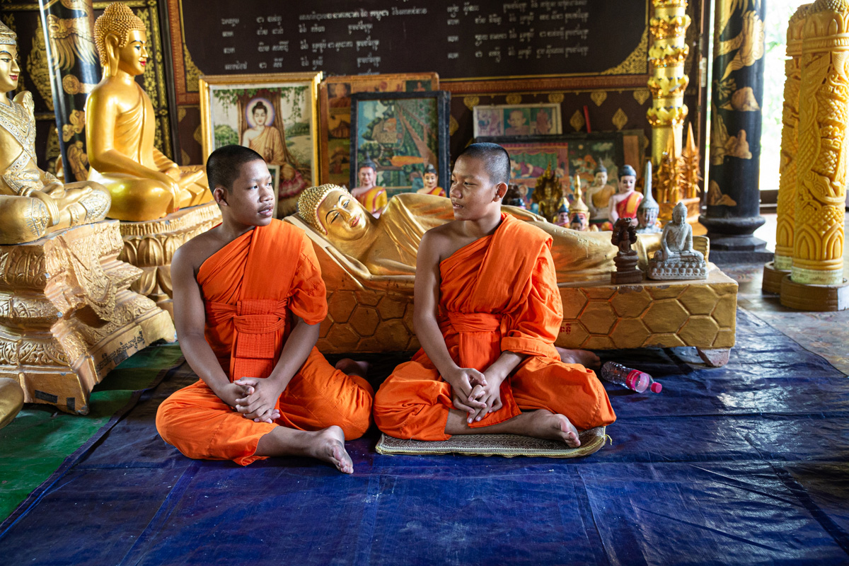 To munkar i tempelrom