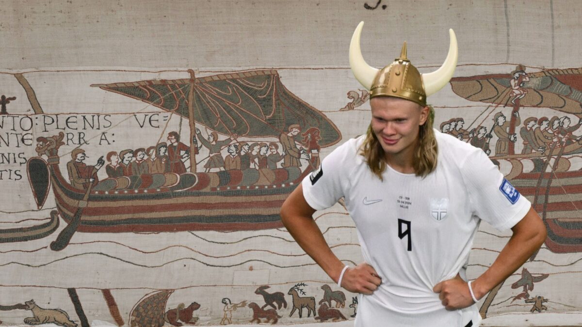 Erling Braut Haaland iført vikinghjelm med horn